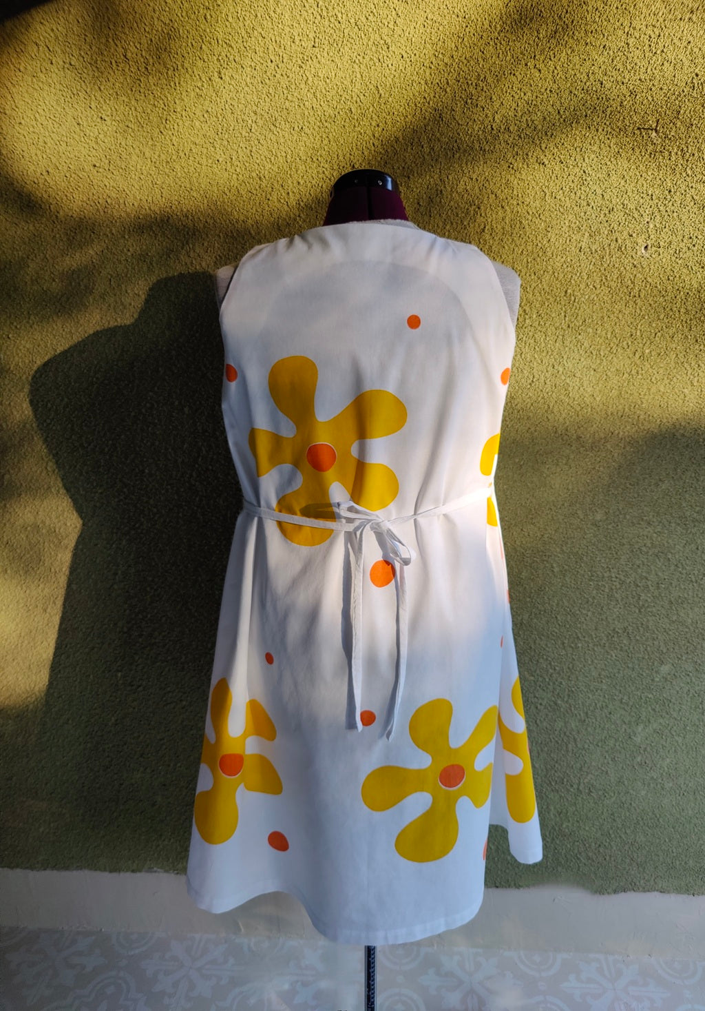 Säädettävä kukkakuvioinen mekko