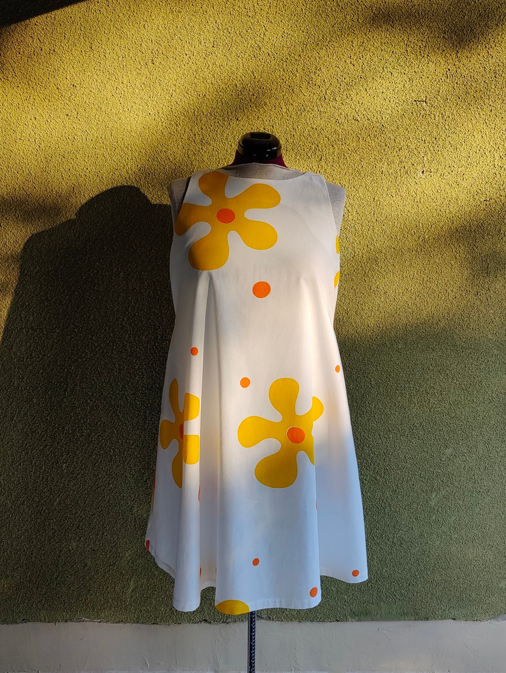 Säädettävä kukkakuvioinen mekko