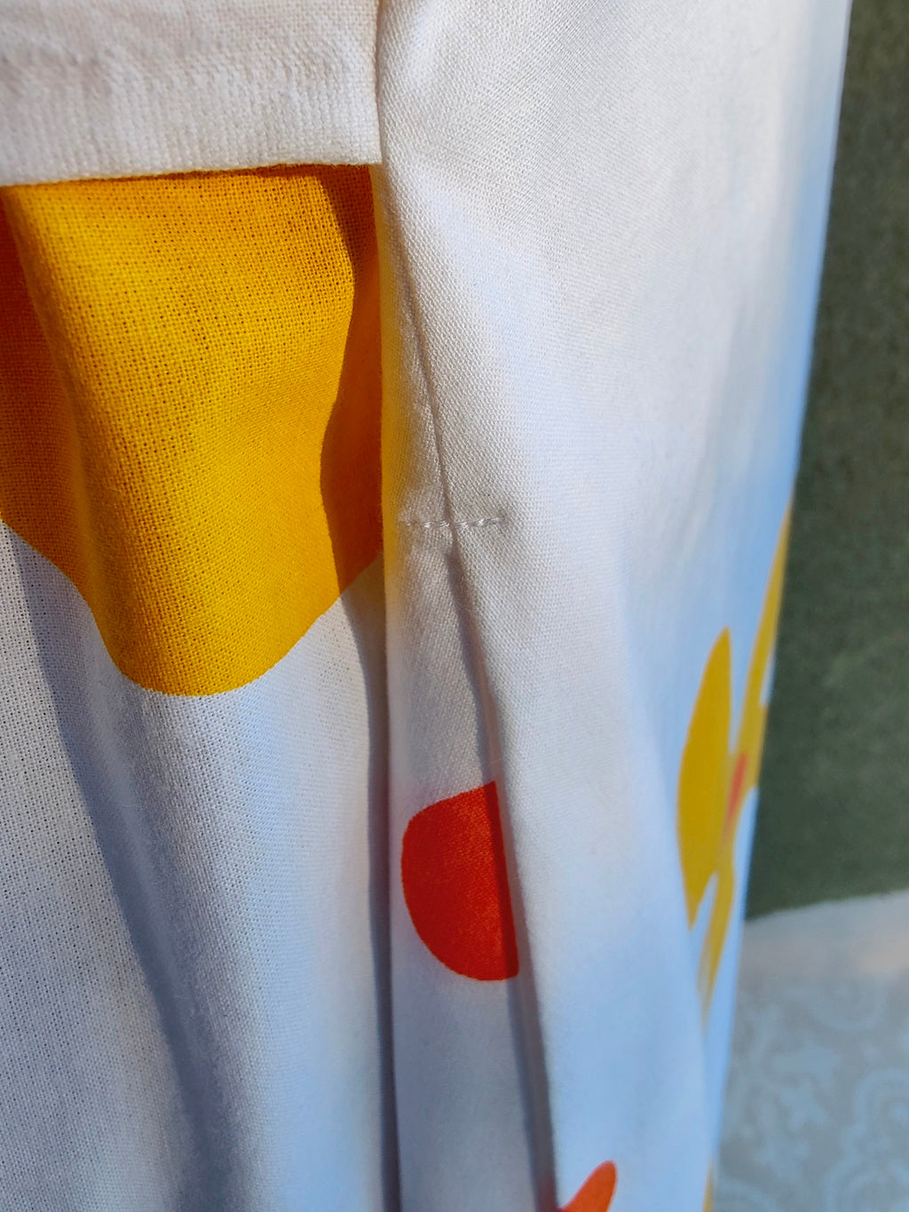 Säädettävä kukkakuvioinen mekko