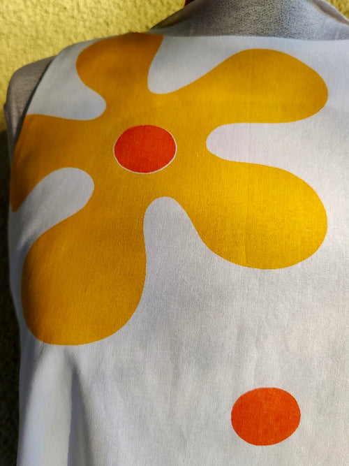 Säädettävä kukkakuvioinen mekko